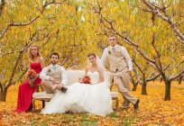 A bela sessão de fotos de casamento no outono: idéias e posturas