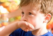 是什么原因导致皮疹体的儿童？
