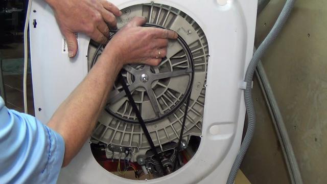 substituição da correia na máquina de lavar