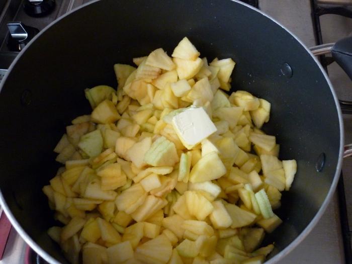 Cómo preparar una espesa salsa de manzana mermelada?