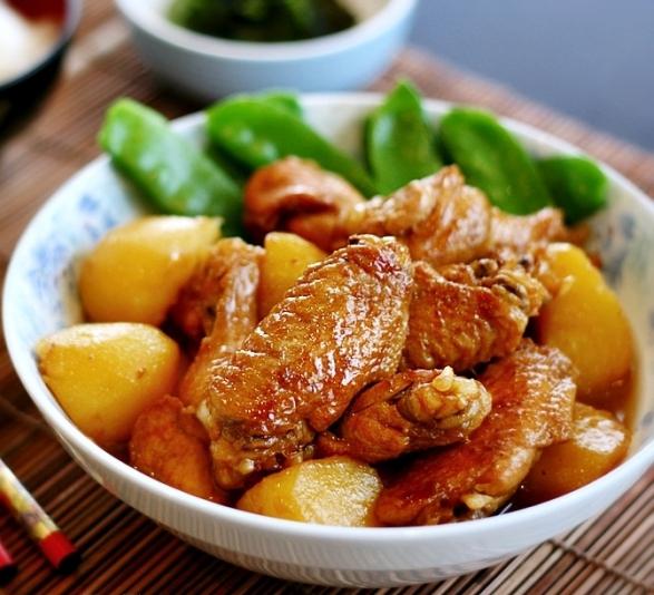 la receta de alitas de pollo con patatas