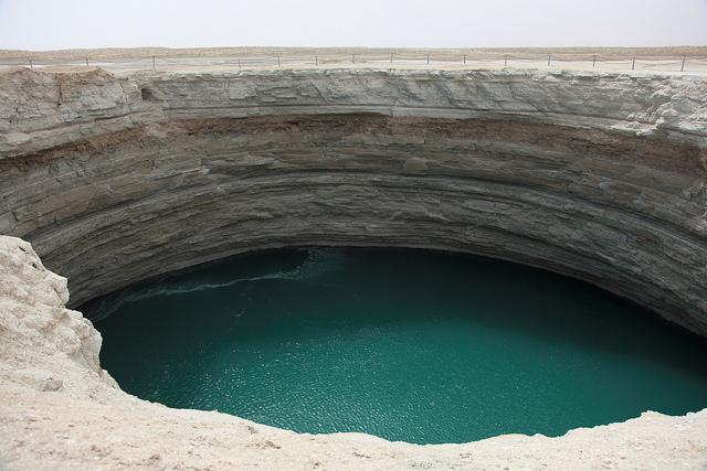 turkusowy krater
