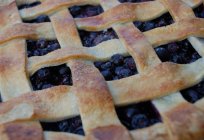 Pie with berries on yogurt. Sweet pastries. Recipes