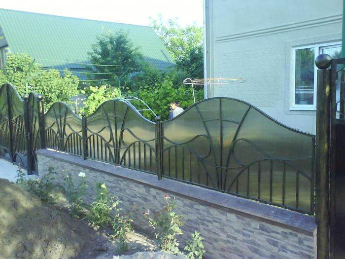 fence made of polycarbonate, price and reviews