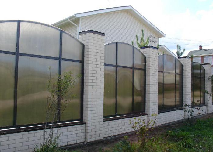 price for fence made of polycarbonate with installation