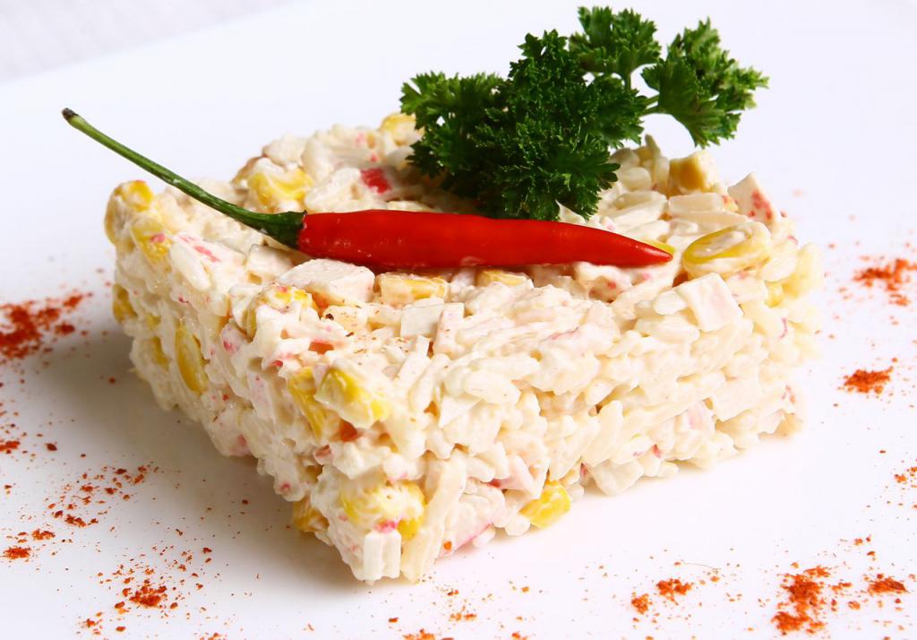 crab salad with greens and peppers