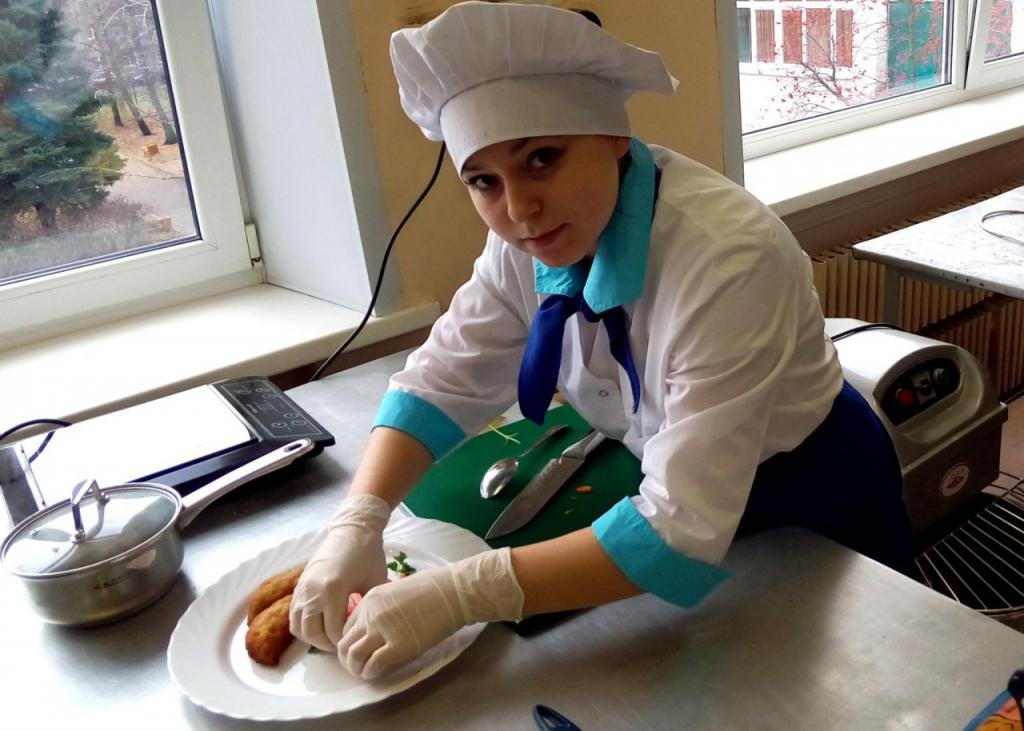 Learning to cook, pastry chef in Tambov College of trade, catering and service