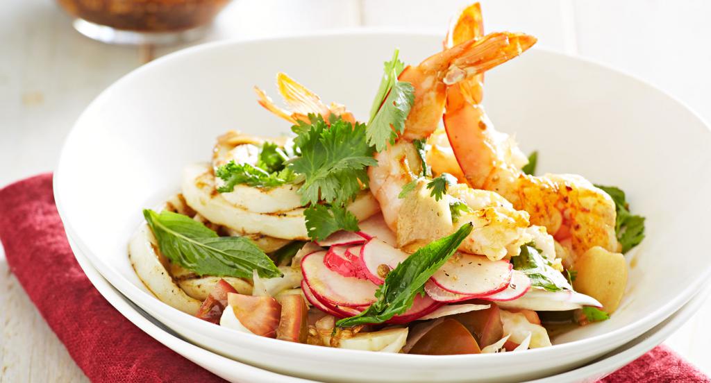 foto de uma deliciosa salada com camarão