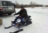 Una moto de nieve 
