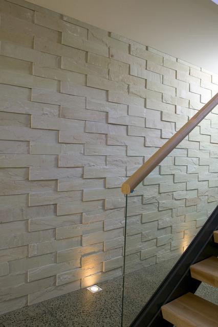 opções de acabamento de uma parede no corredor flexível pedra