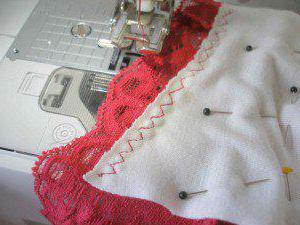 cómo coser el encaje de la ropa interior