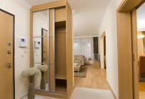 Vestibules for narrow hallway: how to visually enlarge the space