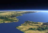 A profundidade e a largura mínima Гибралтарского estreito