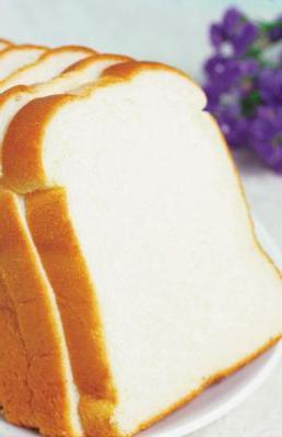 كم عدد السعرات الحرارية في الخبز الأبيض