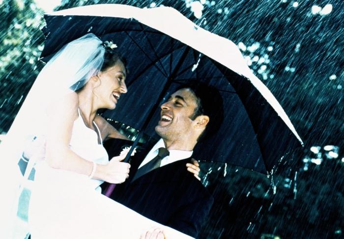 la lluvia en la boda de la seña