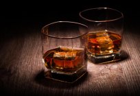 O que é melhor - rum ou whisky: a comparação, a composição, as regras de uso de