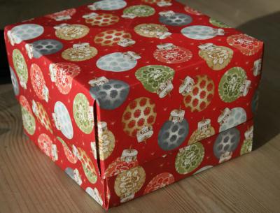 Box für ein Geschenk aus dem Papier