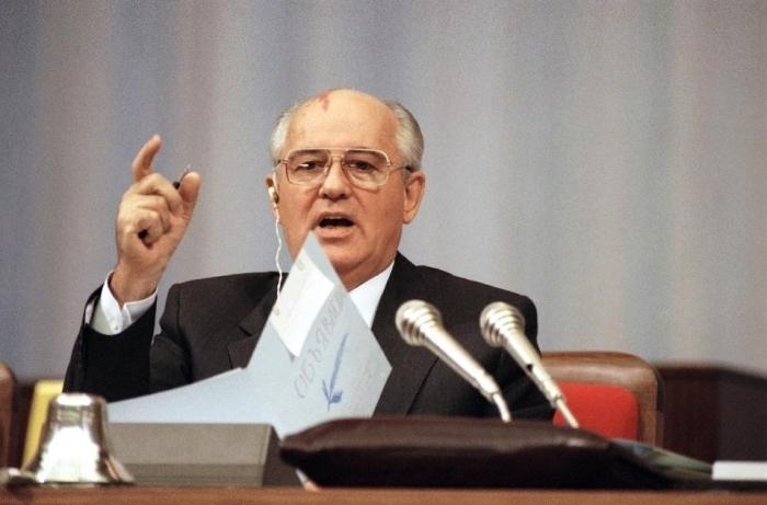 the collapse of the USSR Gorbachev