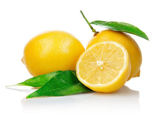 Honig mit Wasser und Zitrone