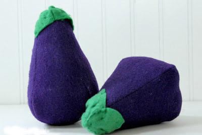 vegetables out of felt with their hands