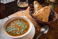 Wie Kochen Sie die Suppe chartscho zu Hause: Rezept mit Foto