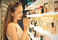 Serviços de internet-loja de perfumes e cosméticos 