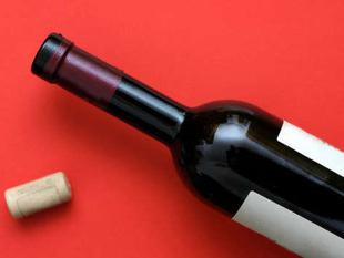 wie Wein öffnen ohne Korkenzieher