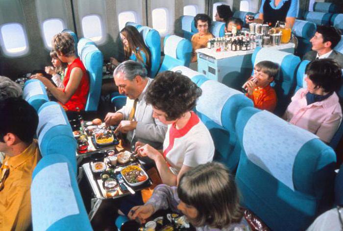  الطفل الطعام على الطائرة