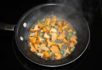 Asado de rebozuelos: receta con cebolla, patatas y crema agria