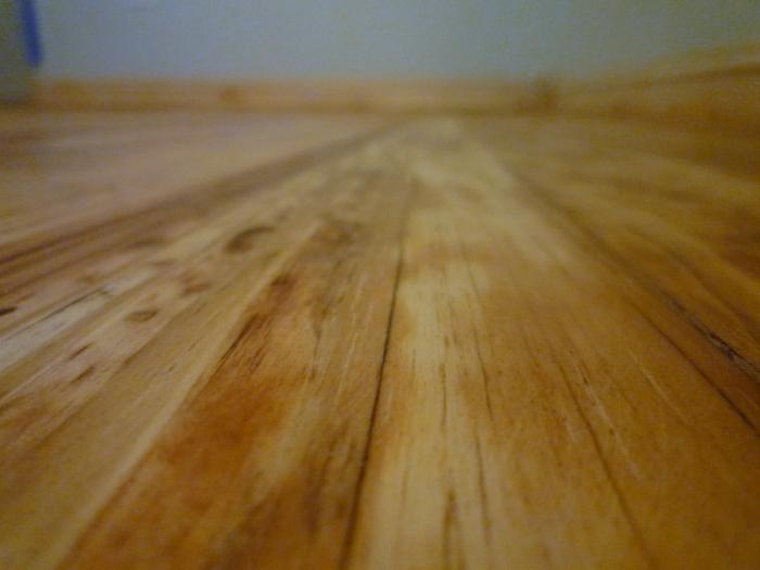 lakier do drewnianej podłogi