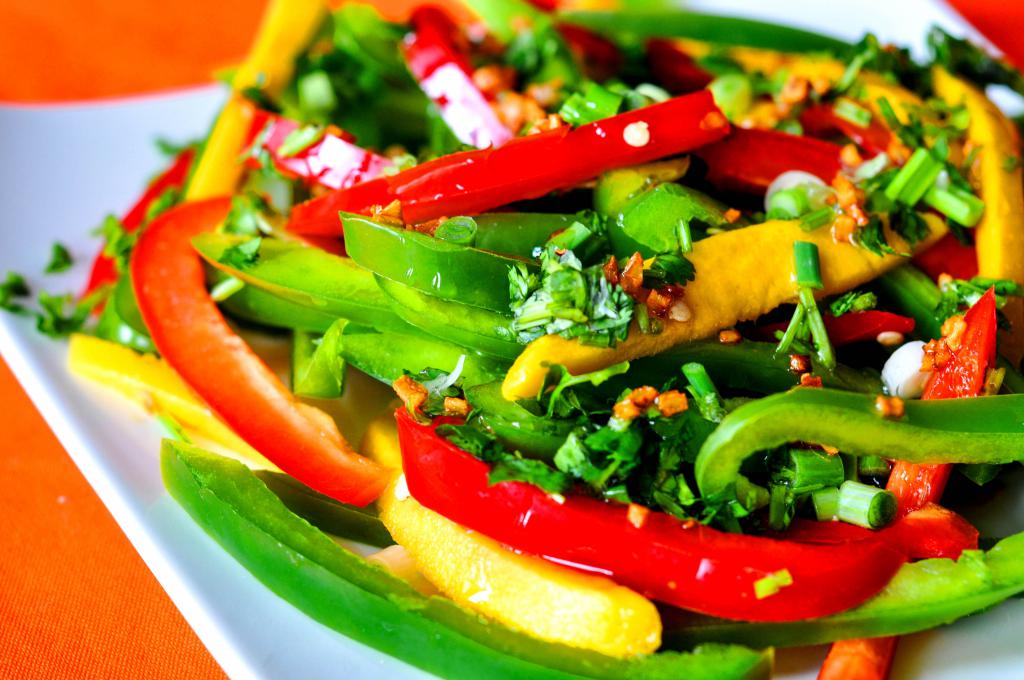 Salad with sweet peppers