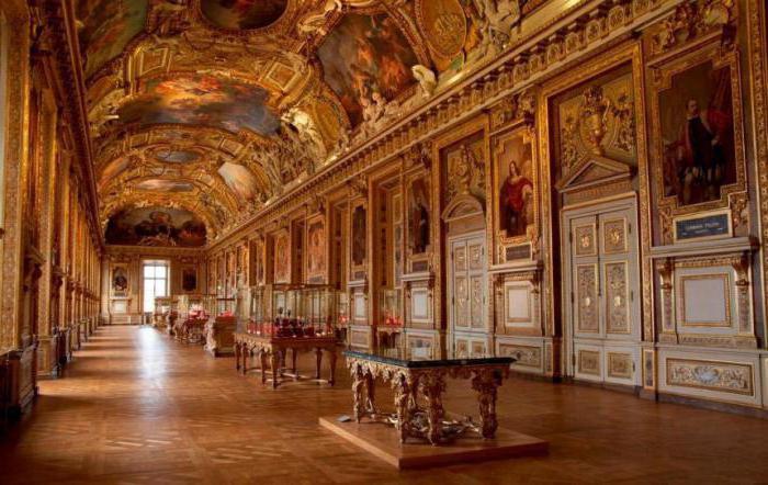 луврский палац всередині