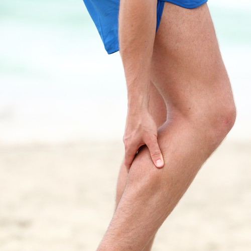 वैरिकाज़ नसों पैरों पर उपचार का कारण बनता है