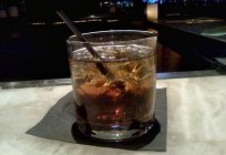 Whiskey with Cola. The proportions that must be respected