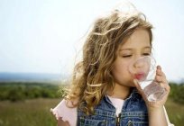 Wenn viel Wasser zu trinken, was wird? Schädlich oder nützlich, viel Wasser zu trinken?