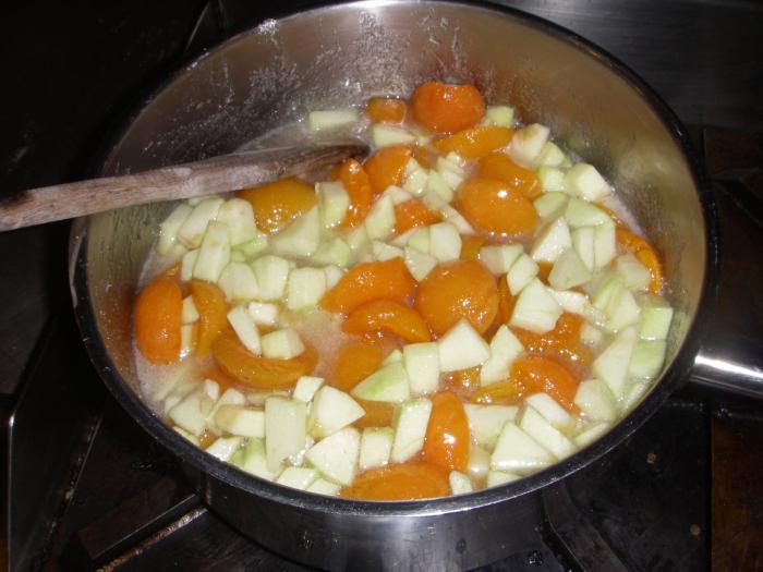 cómo cocinar la mermelada de albaricoques y las manzanas en invierno