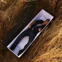 sonha com o homem morto em um caixão
