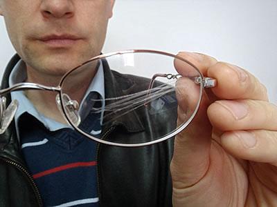 how to remove scratches from glasses
