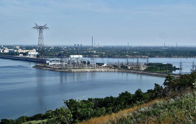 萨拉托夫的水力发电站的照片