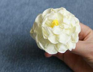 la flor blanca de papel