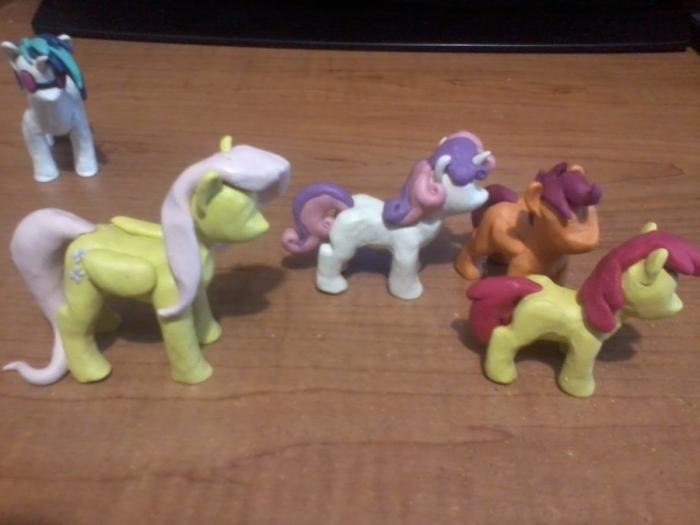 die Figuren aus Plastilin Pony