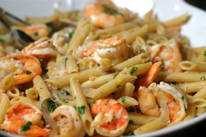 pasta with shrimp in a creamy sauce