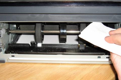 der Drucker erfasst das Papier xerox