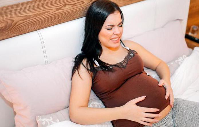 36 37 Wochen der Schwangerschaft zieht Unterbauch