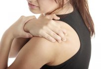 Адгезивний капсуліт плеча: симптоми, причини, стадії та особливості лікування