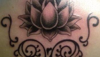 un tatuaje de flor de loto valor