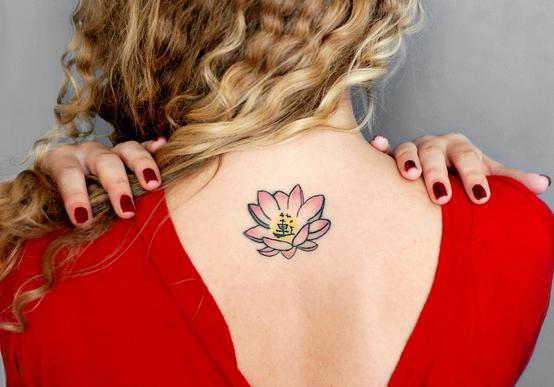 wartość tatuaż kwiat lotosu