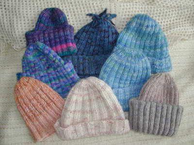 如何编织的美丽时尚女性冬天的帽子编织的说明