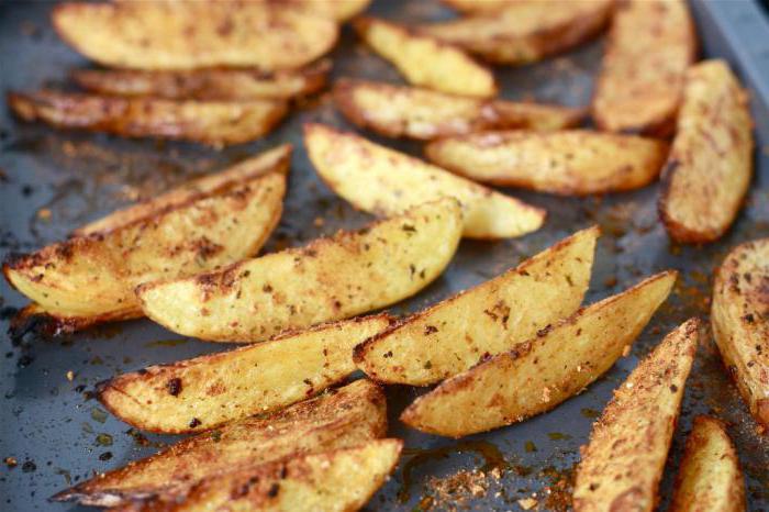 Bratkartoffeln in Scheiben geschnittenen im Ofen Foto Rezept
